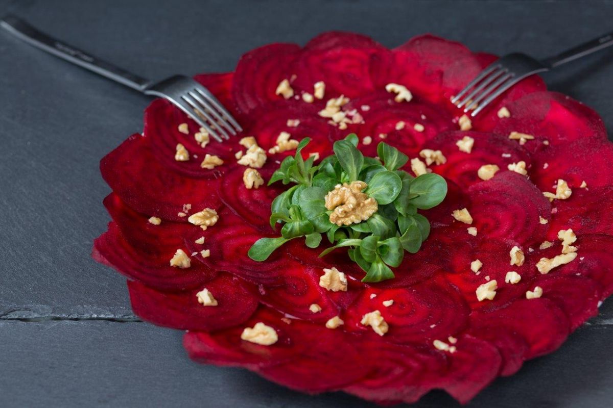 Rote Beete Carpaccio mit Mandeln